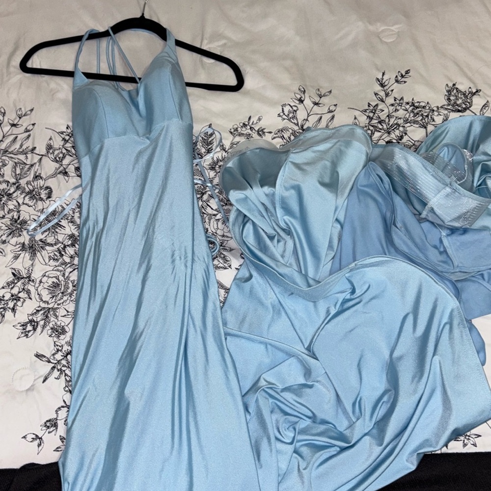 Prom Dress •size 6 •mermaid dress •brand Cinderella Divine •crisscross back